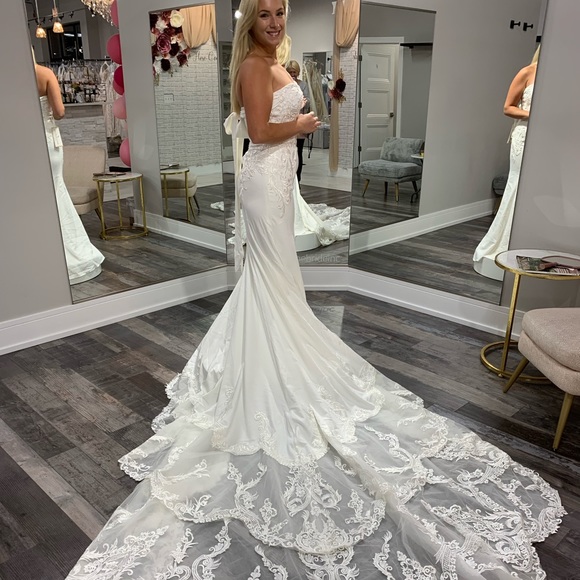 Ashley and Justin Bridal Wedding Dress: style 10965